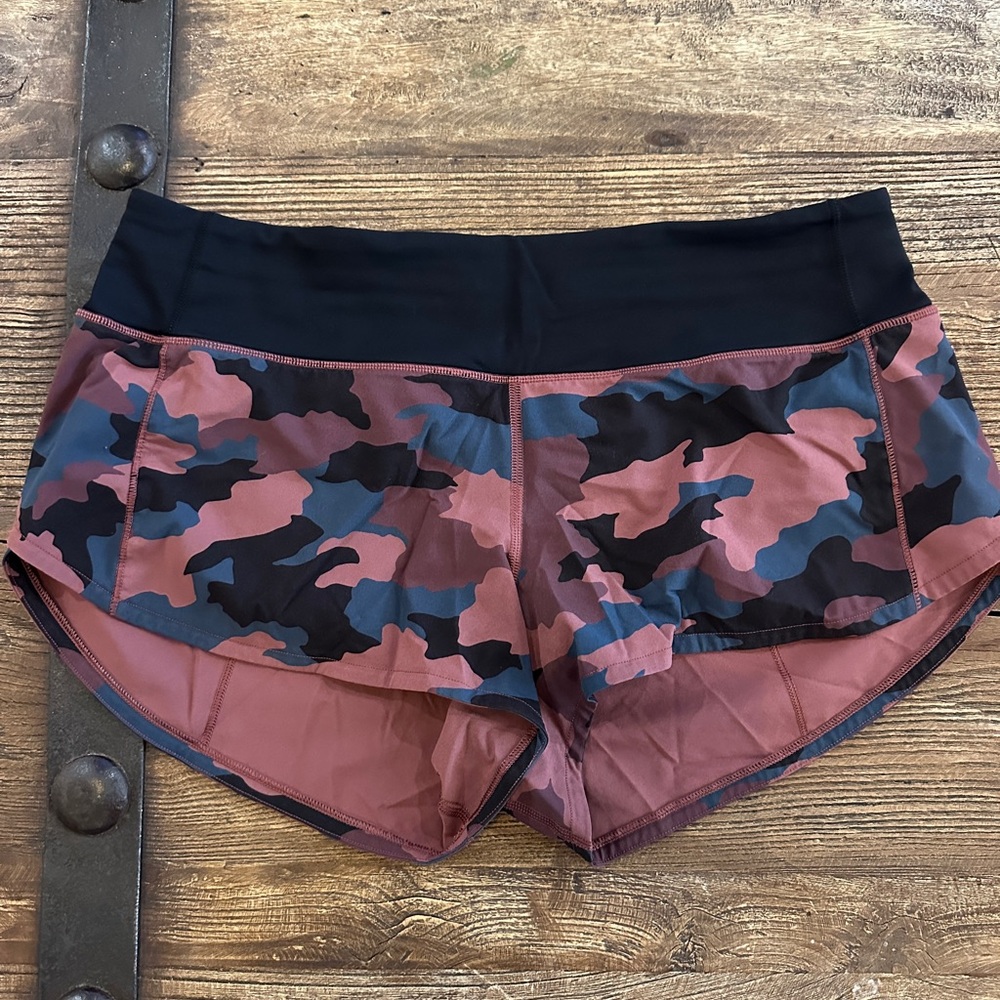 Lululemon Speed Up 2.5” Camo Print Women's Shorts